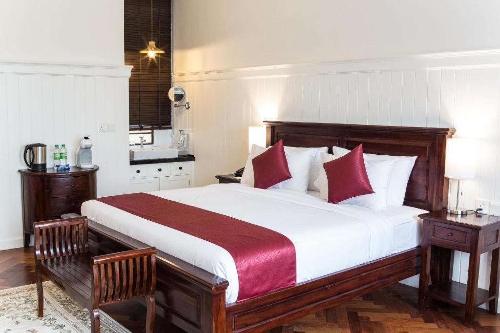 The Chambers Hotel George Town Exterior photo